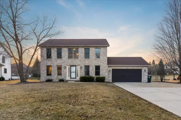 1294 Hunters Ridge East, Hoffman Estates, IL 60192