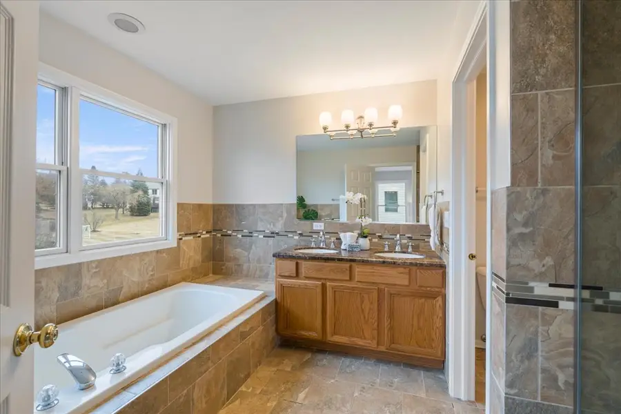 1294 Hunters Ridge East, Hoffman Estates, IL 60192 - #3