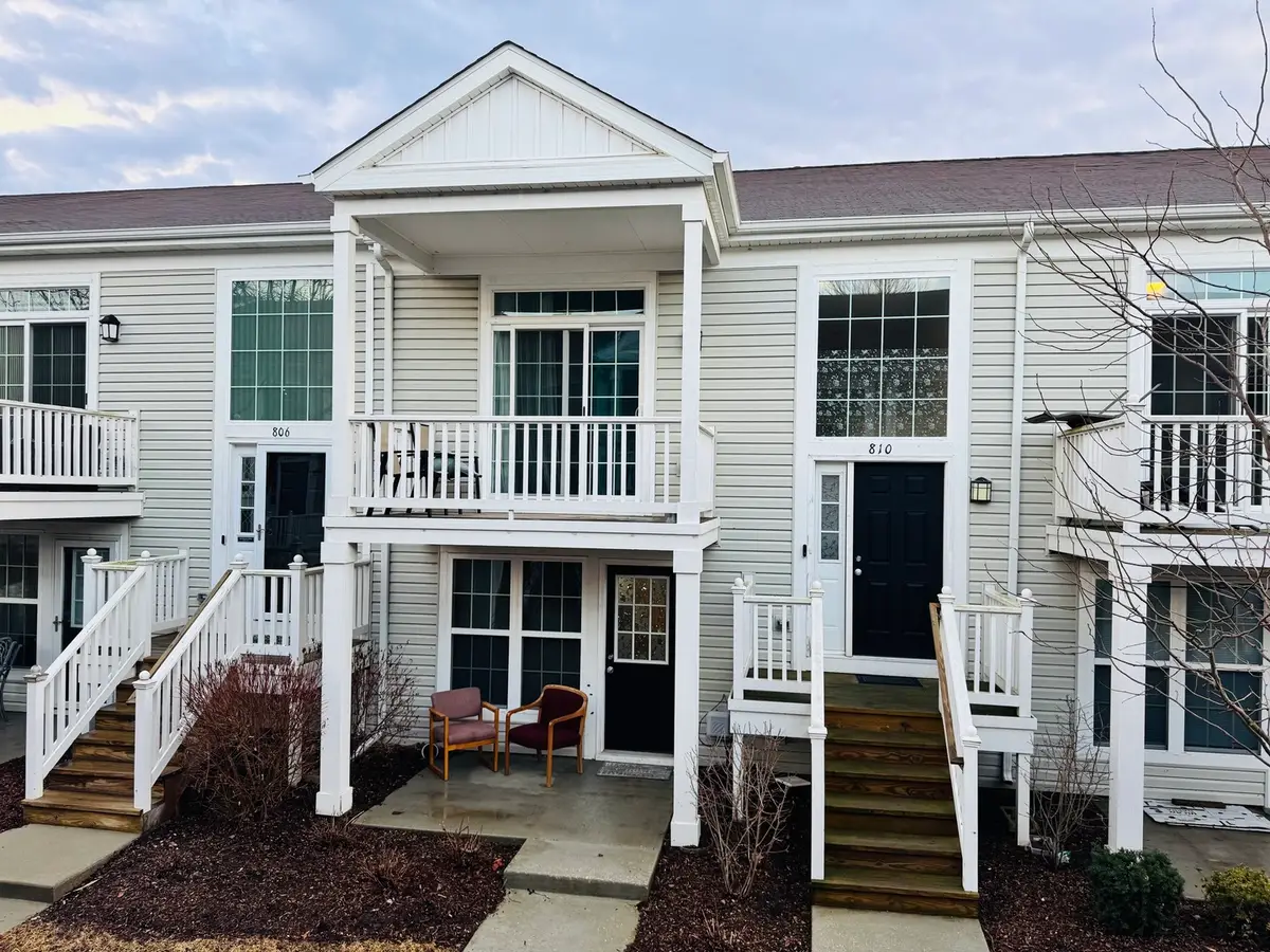 810 Four Seasons Boulevard, Aurora, IL 60504 - #1