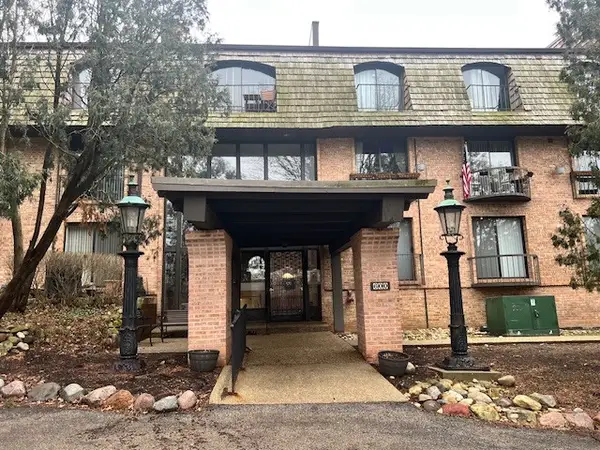 600 W Russell Street #105, Barrington, IL 60010