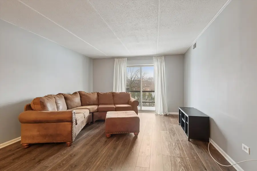 8025 Woodglen Lane #303, Downers Grove, IL 60516 - #3