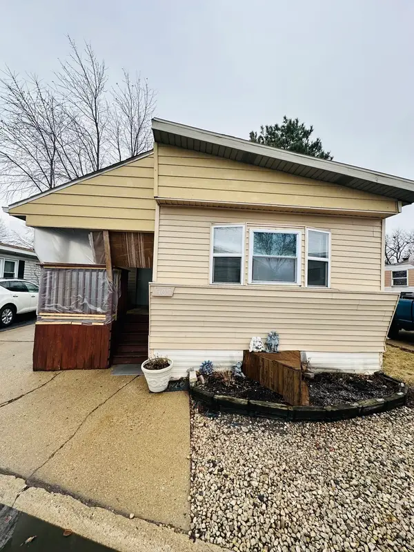 7500 Elmhurst Road #405, Des Plaines, IL 60018