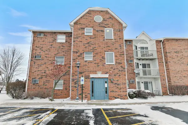 1330 Cunat Court #1F, Lake In The Hills, IL 60156