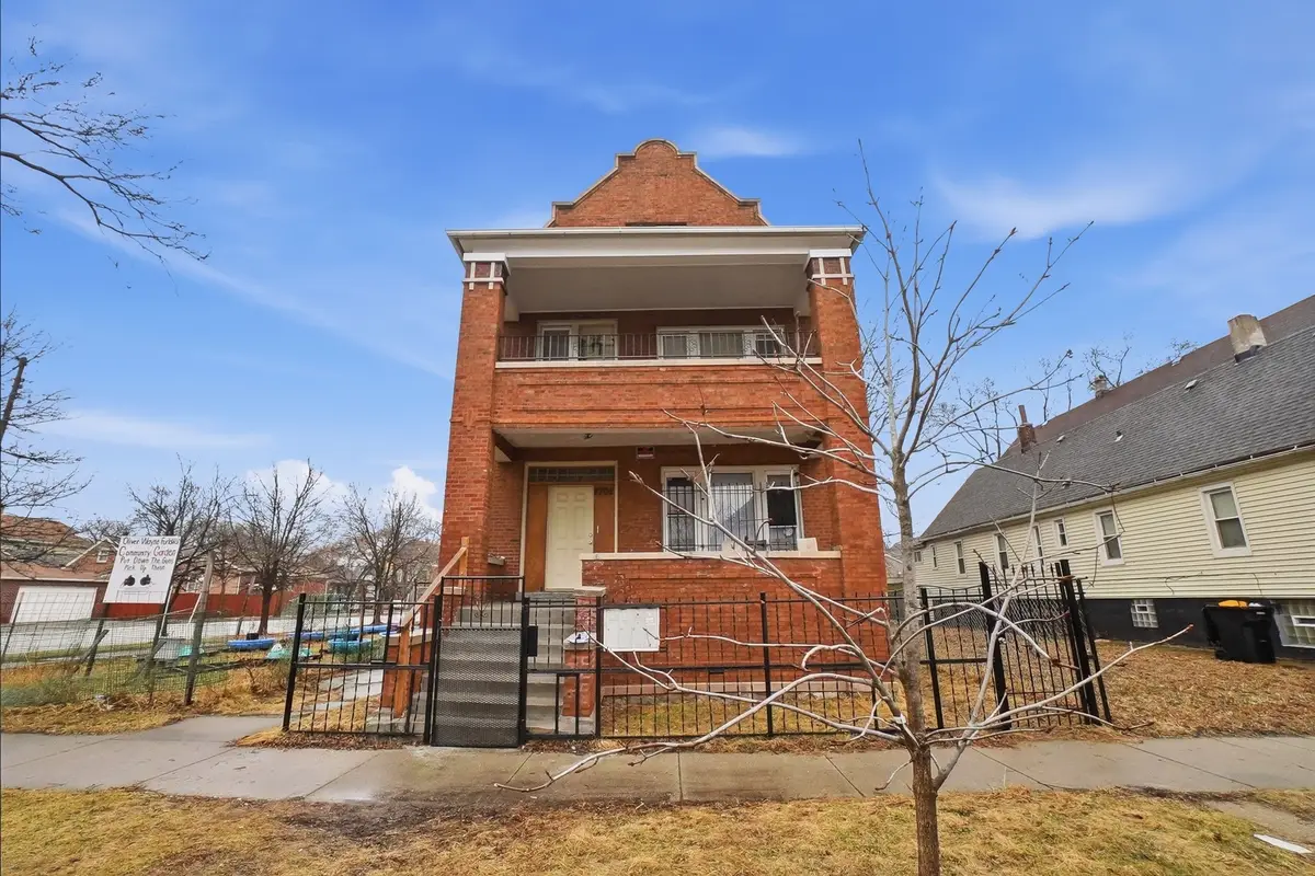 8705 S Saginaw Avenue, Chicago, IL 60617 - #1