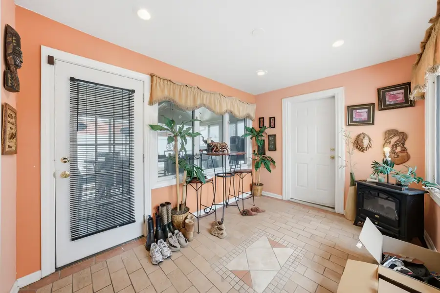 702 E 162nd Place, South Holland, IL 60473 - #3