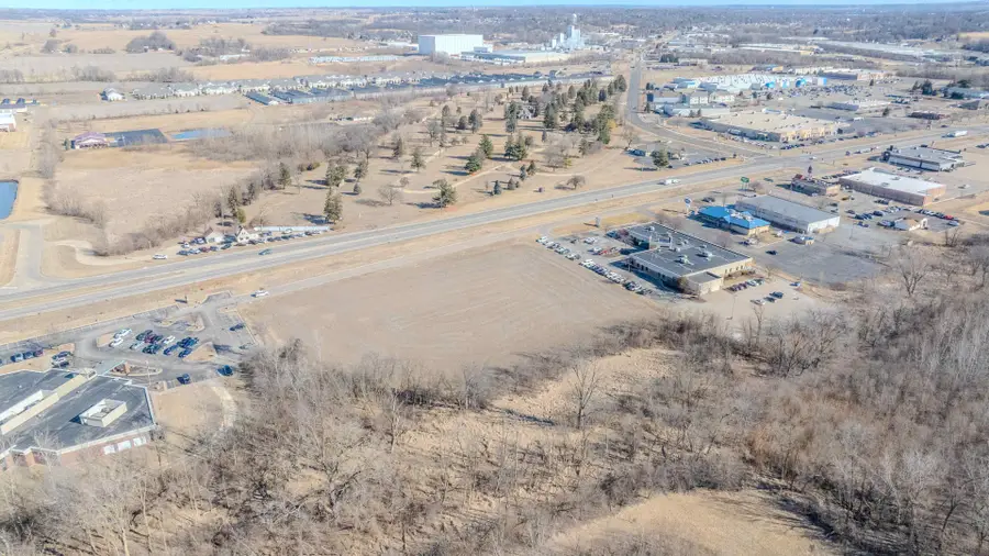 2701 Lincoln Way, Clinton, IA 52732 - #3