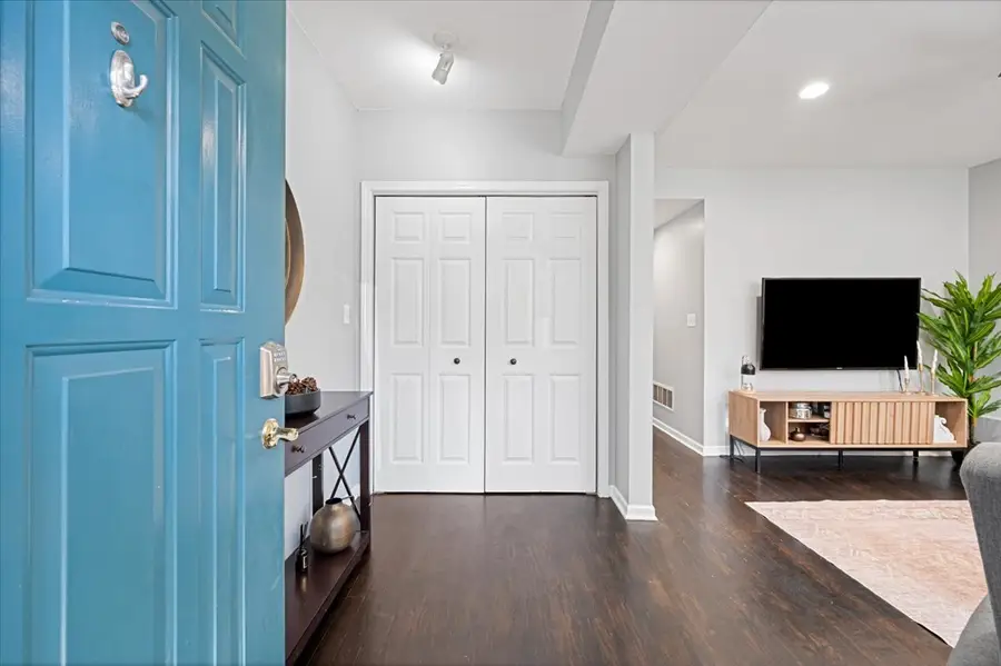 1714 W School Street #1, Chicago, IL 60657 - #3