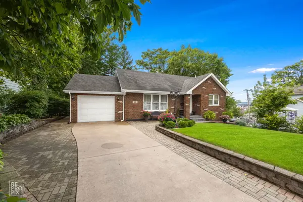 402 Stephen Street, Lemont, IL 60439