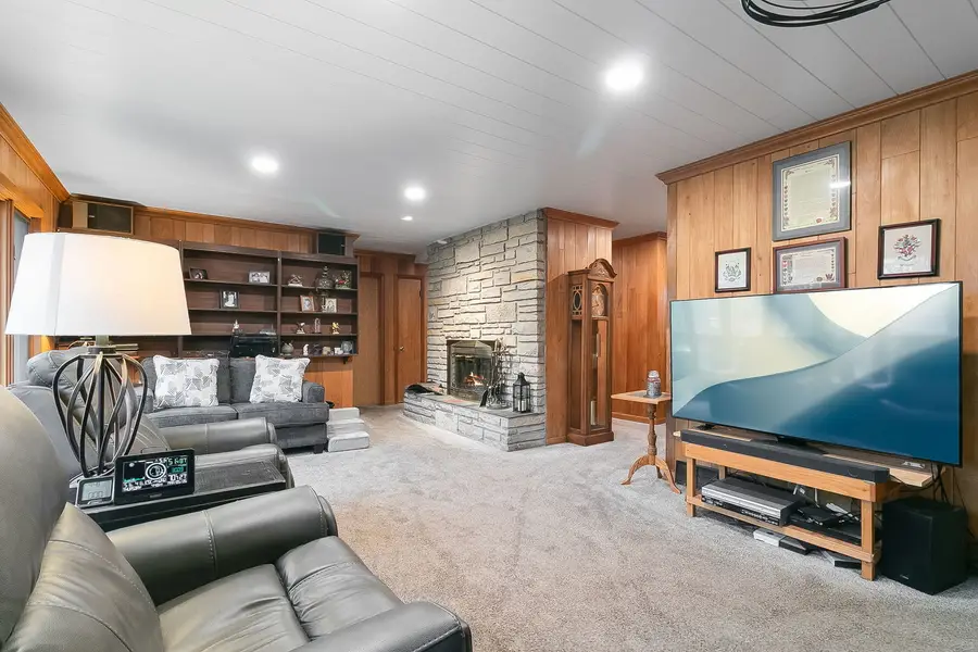 9215 S 83rd Avenue, Hickory Hills, IL 60457 - #2