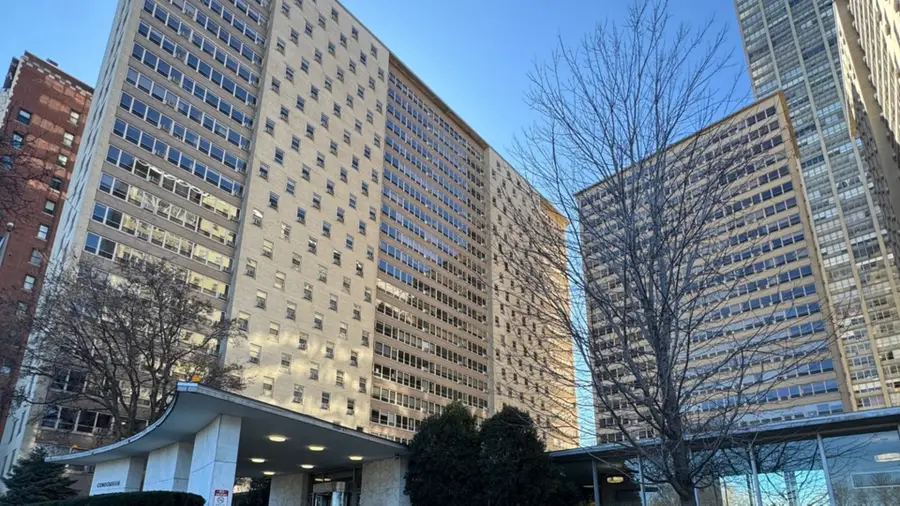 3950 N Lake Shore Drive #1527, Chicago, IL 60613 - #2