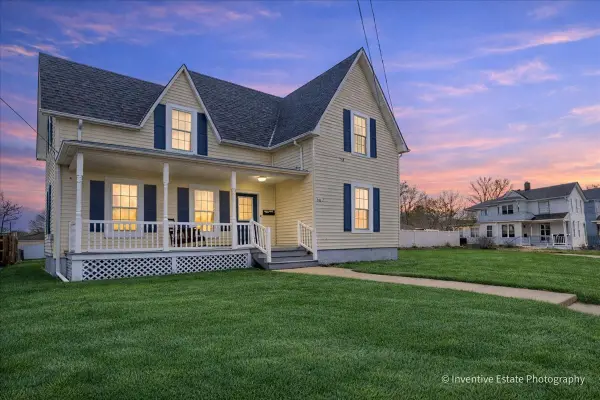 567 E New York Street, Aurora, IL 60505