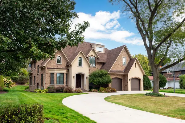 641 Lakeside Drive, Hinsdale, IL 60521