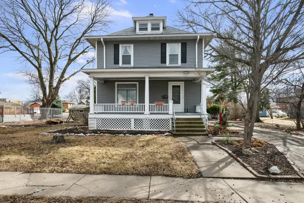 817 Grant Street, Bettendorf, IA 52722