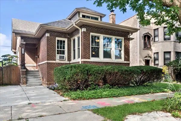 5812 N Fairfield Avenue, Chicago, IL 60659