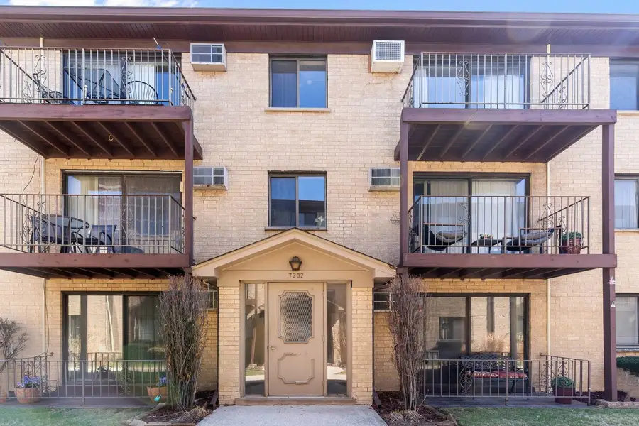 7202 W Wrightwood Avenue #3S, Elmwood Park, IL 60707 - #2