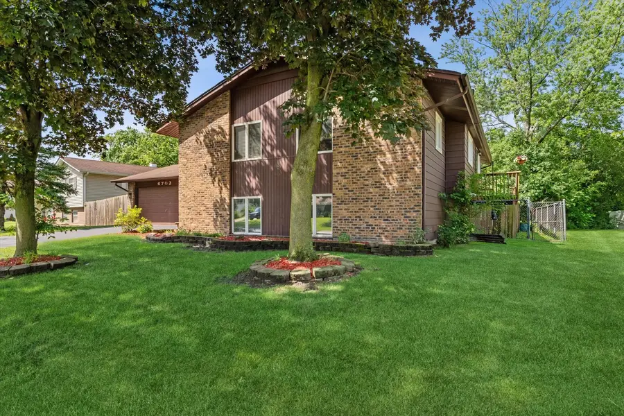6702 Pershing Court, Woodridge, IL 60517 - #2