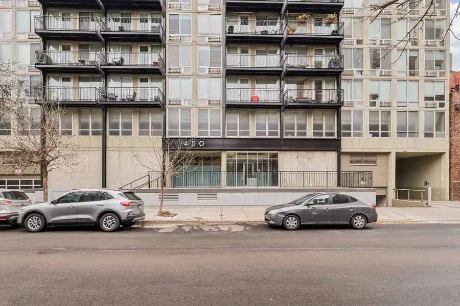 450 W Briar Place #7J, Chicago, IL 60657 - #2