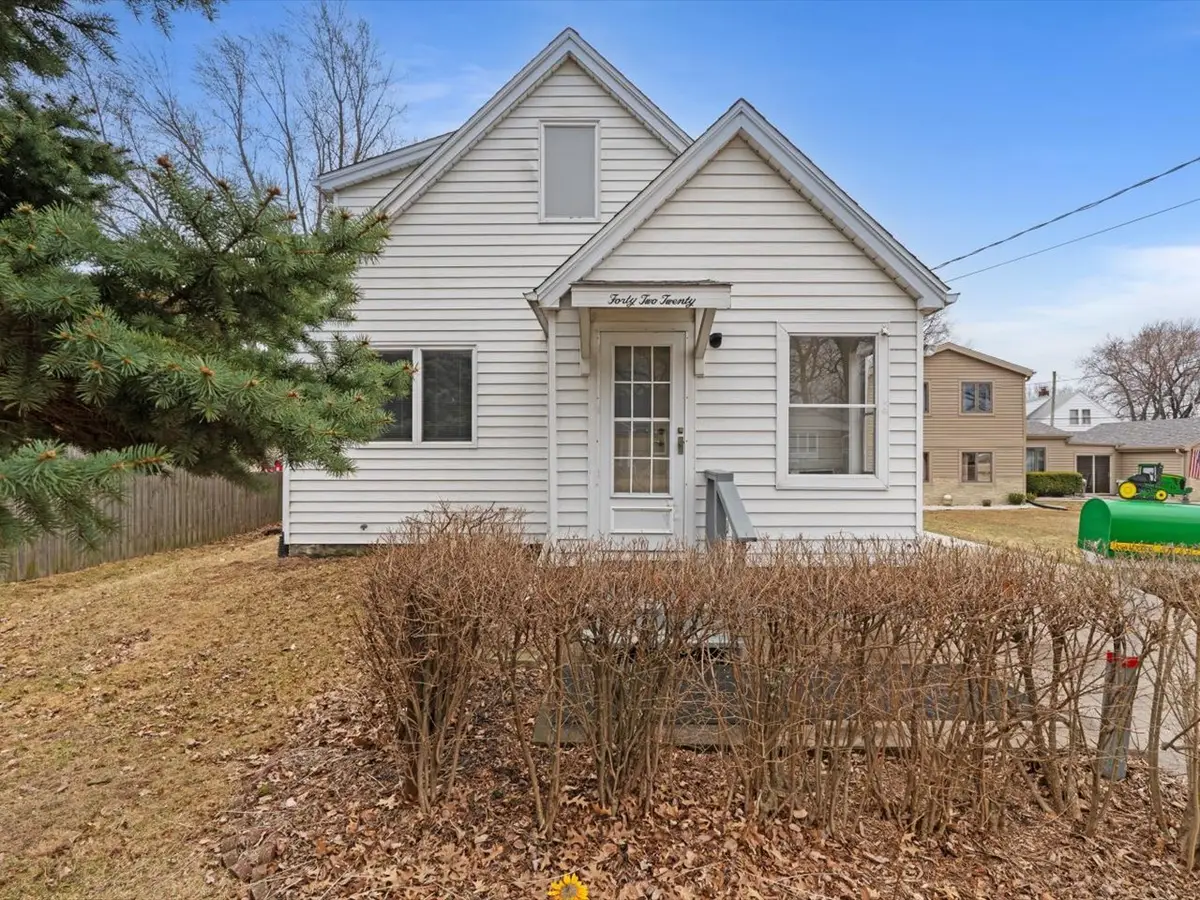 4220 18th Avenue, Moline, IL 61265 - #1