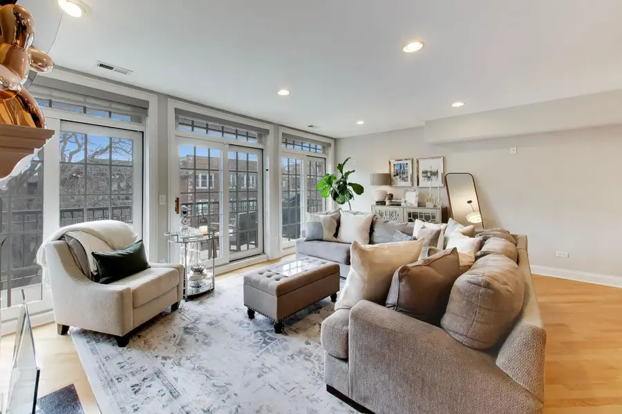 708 W Barry Avenue #3F, Chicago, IL 60657 - #2