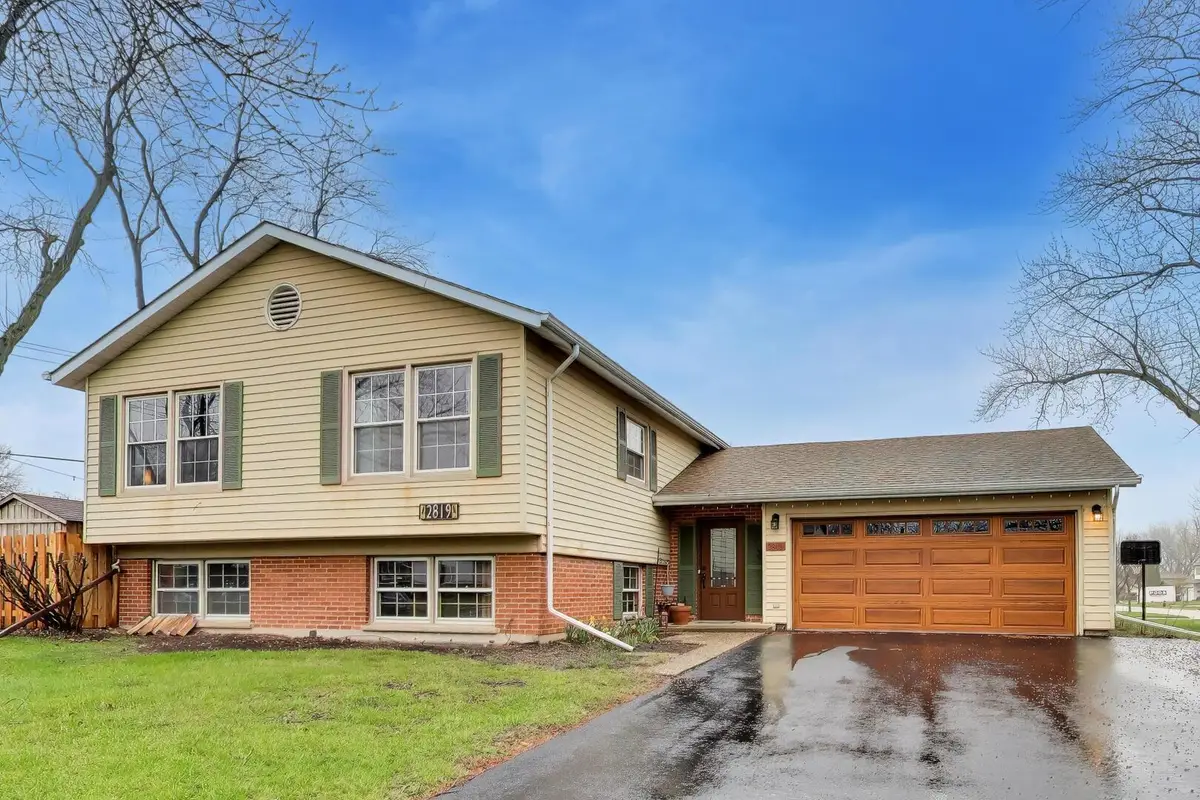 2819 N Kennicott Avenue, Arlington Heights, IL 60004 - #1