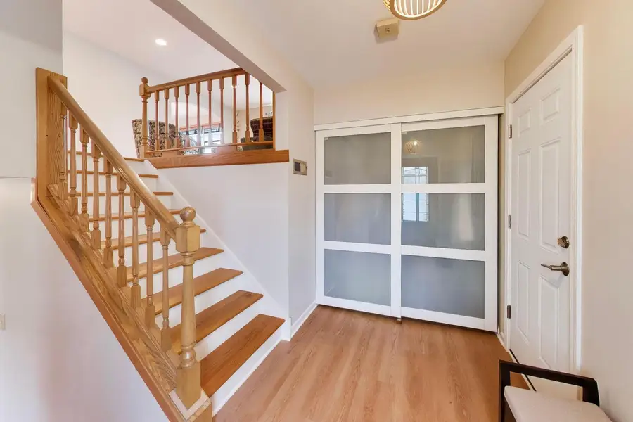 2819 N Kennicott Avenue, Arlington Heights, IL 60004 - #3