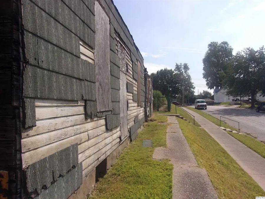 741 S 14th, Quincy, IL 62301 - #3