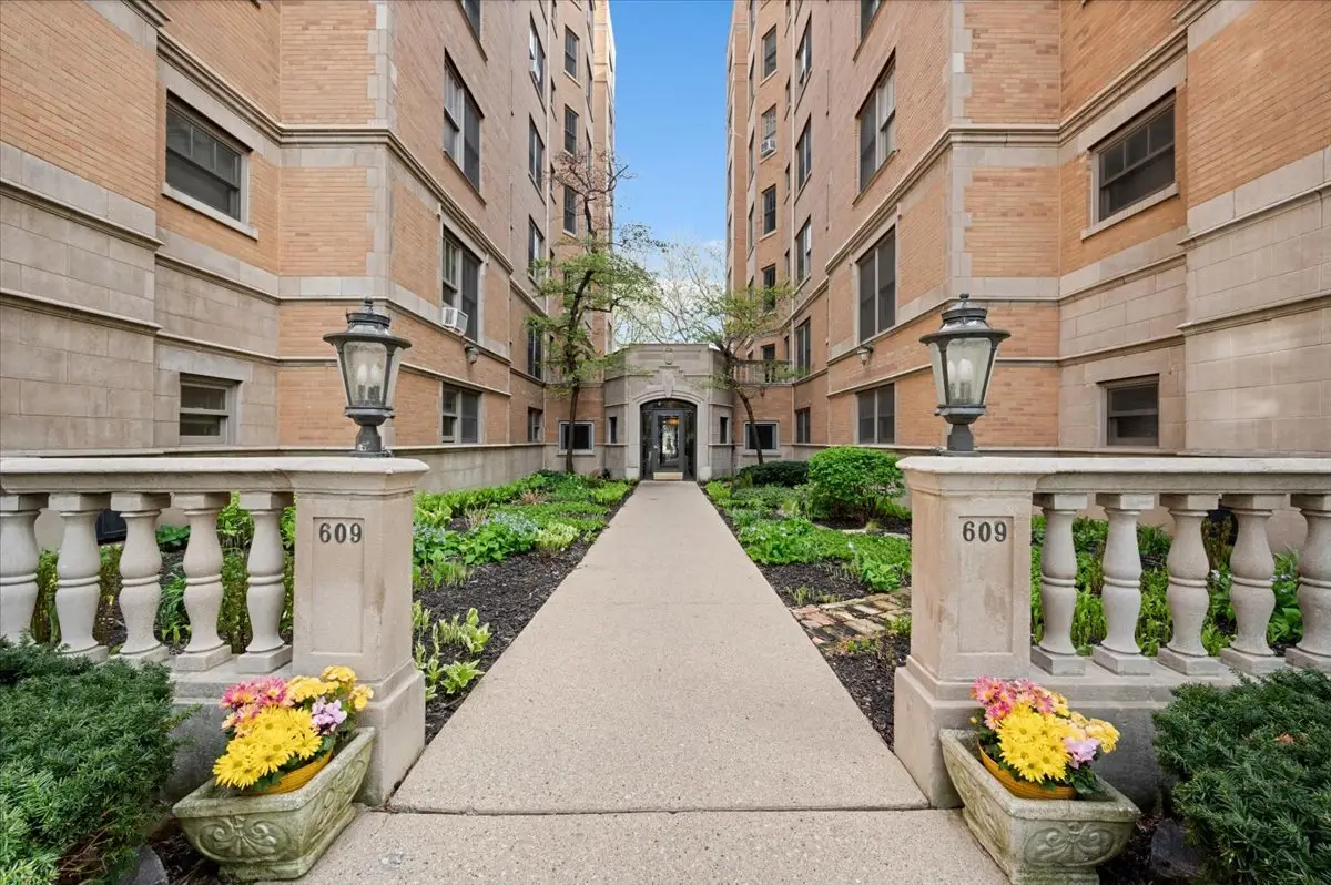 609 W Stratford Place #3B, Chicago, IL 60657 - #1