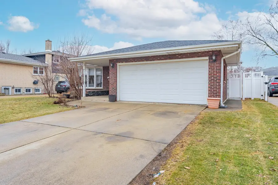 10908 S Kilbourn Avenue, Oak Lawn, IL 60453 - #2