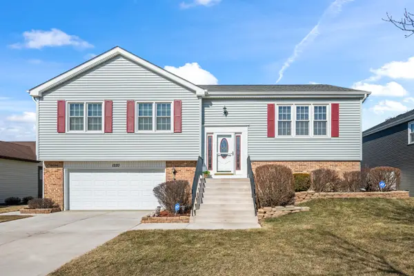 1220 Dorchester Lane, Hoffman Estates, IL 60169