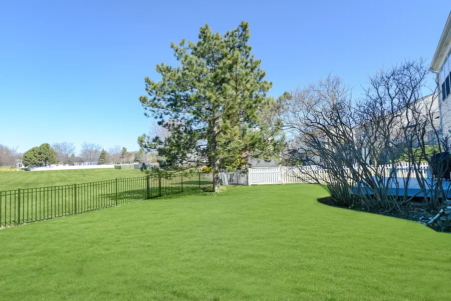 2046 Mission Hills Drive, Elgin, IL 60123 - #2