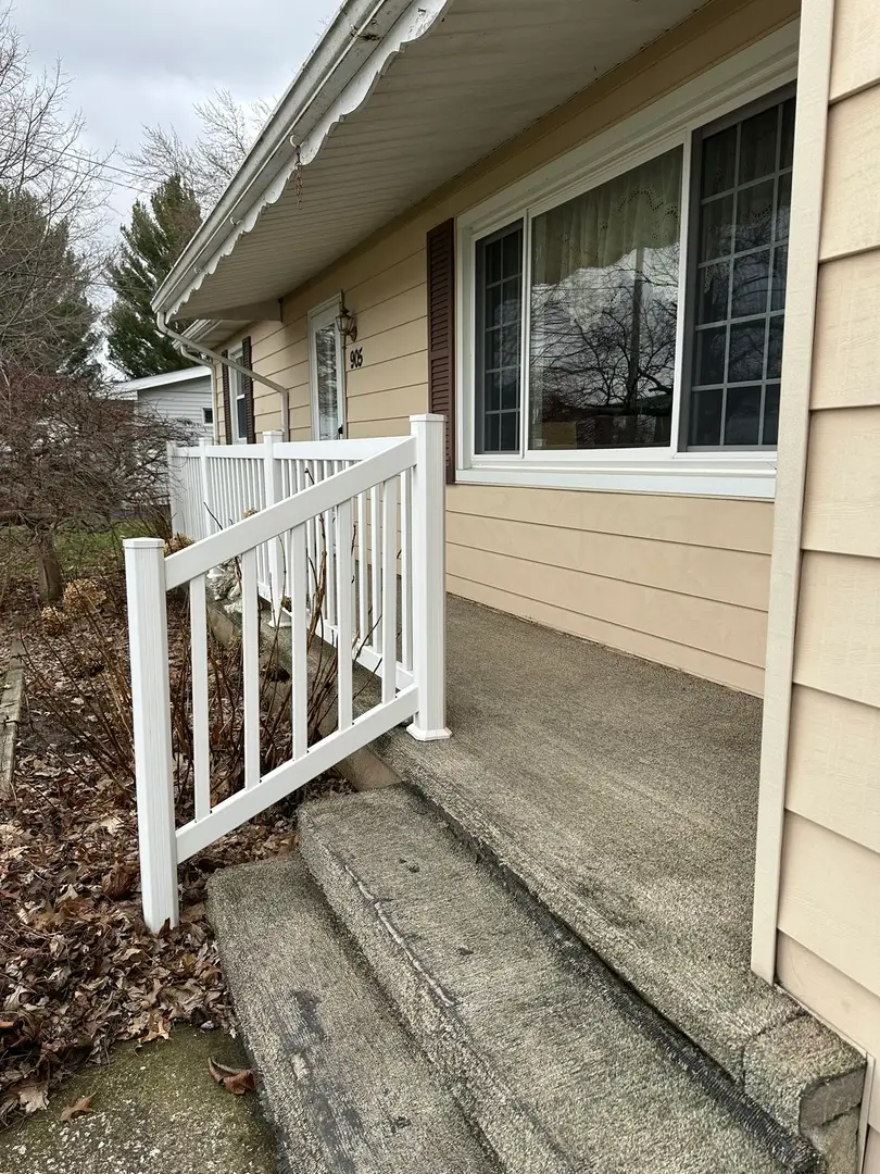 905 E Harrison Street, Villa Grove, IL 61956 - #2