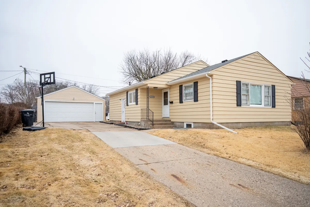 2550 26th Street, Rock Island, IL 61201 - #1