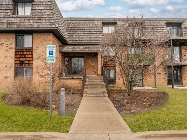 10 Oak Creek Drive #1020, Buffalo Grove, IL 60089