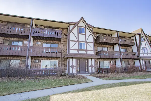 4 Crestview Lane #10, Vernon Hills, IL 60061