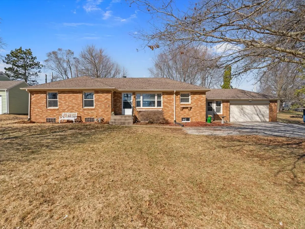 709 W Main Street, Reynolds, IL 61279 - #1