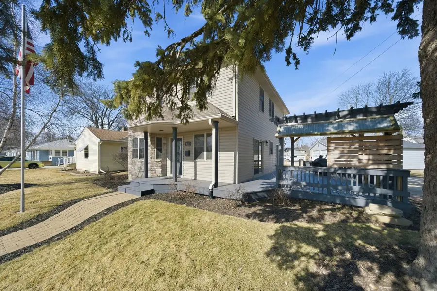 935 E Garden Street, Dekalb, IL 60115 - #2