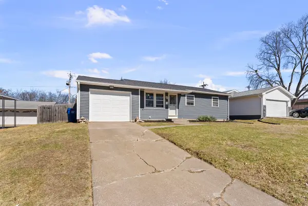 2310 W 38th Place, Davenport, IA 52806