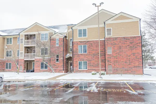 120 Glengarry Drive #112, Bloomingdale, IL 60108