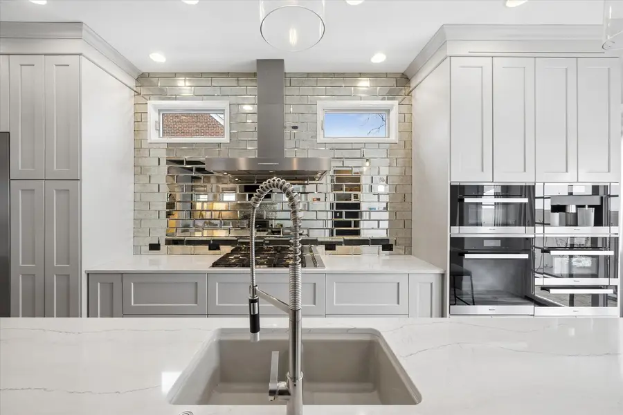 425 S Quincy Avenue, Hinsdale, IL 60521 - #2