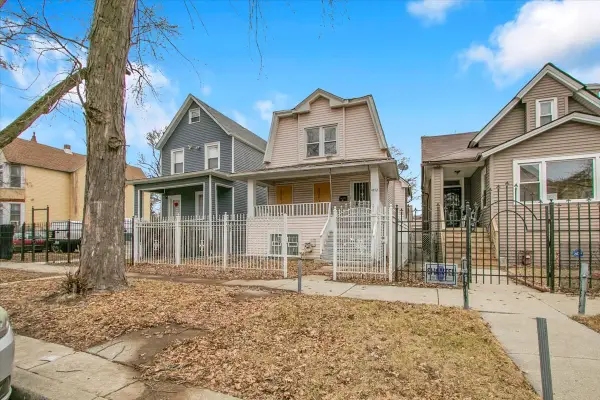 4832 W Ferdinand Street, Chicago, IL 60644