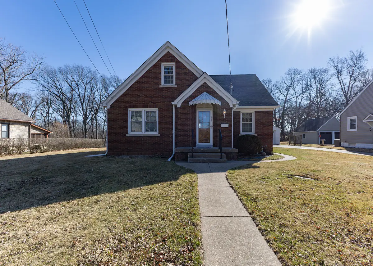 2200 10th Street, East Moline, IL 61244 - #1