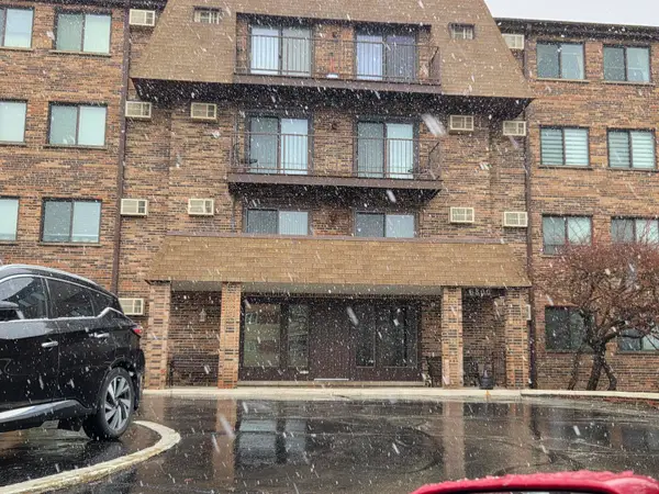 6800 W Raven Street #205, Chicago, IL 60631