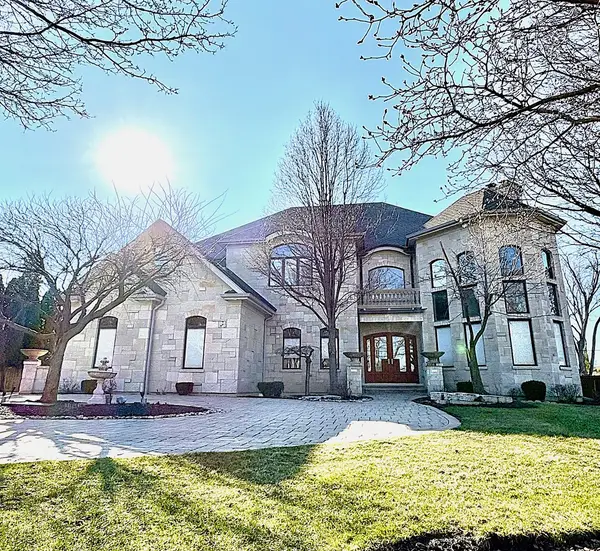 904 S Edgewood Lane, Mount Prospect, IL 60056