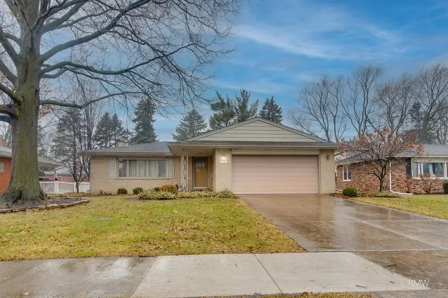 910 S Robert Drive, Mount Prospect, IL 60056 - #2