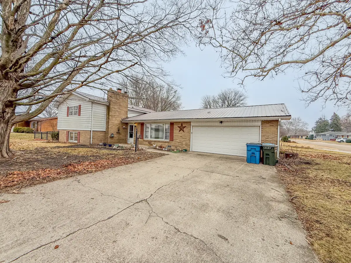 802 E 19th Street, Sterling, IL 61081 - #1