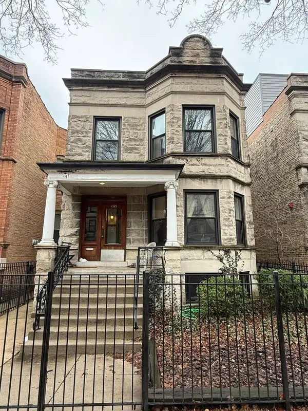 1325 W Cornelia Avenue, Chicago, IL 60657