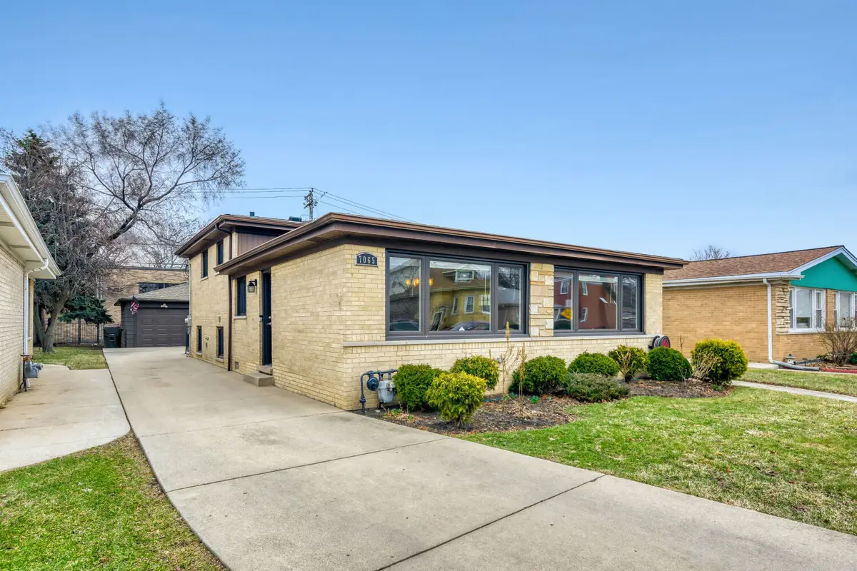 7065 N Hamlin Avenue, Lincolnwood, IL 60712 - #1