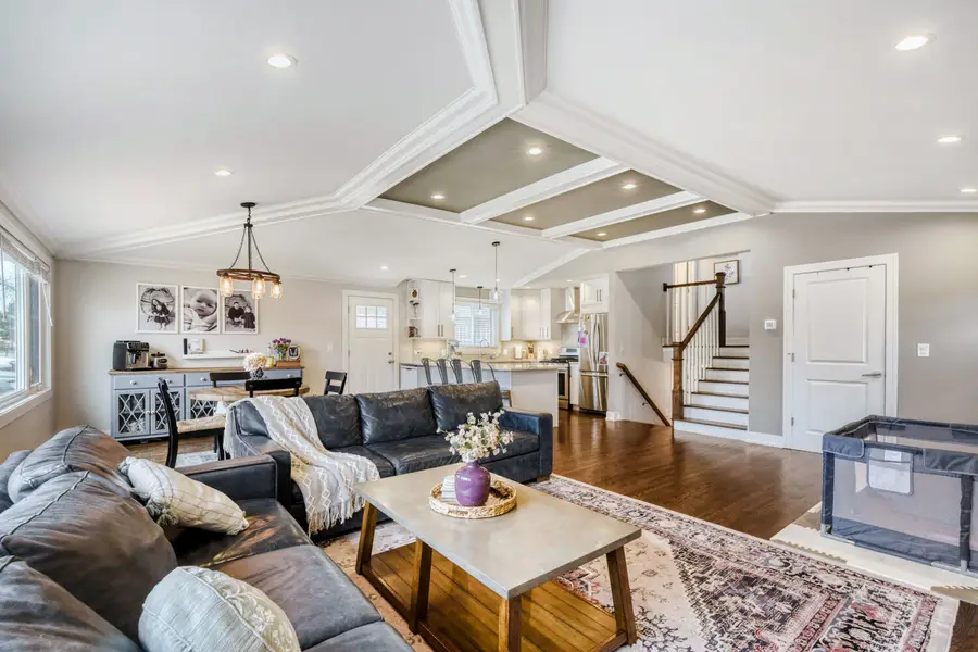 7065 N Hamlin Avenue, Lincolnwood, IL 60712 - #2