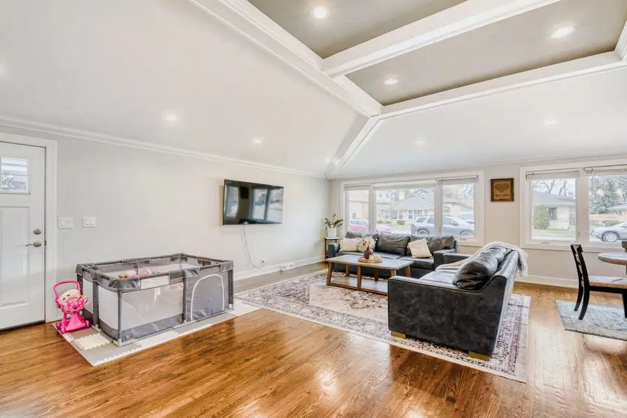 7065 N Hamlin Avenue, Lincolnwood, IL 60712 - #3