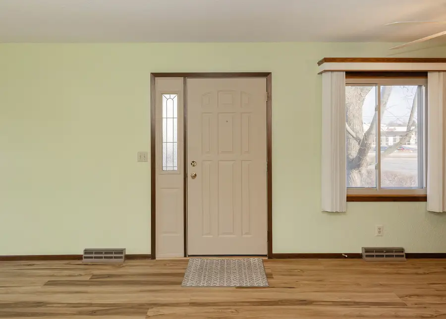 3590 Devils Glen Road, Bettendorf, IA 52722 - #2